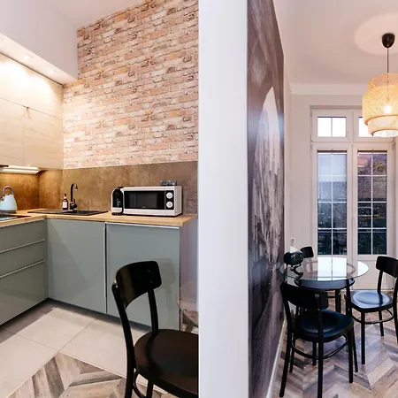 Neptunus Mb By The Ses Old Town グダニスク